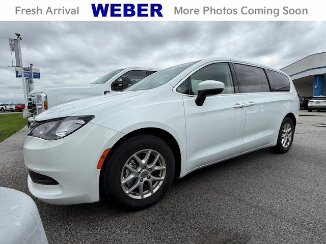 2022 Chrysler Voyager LX